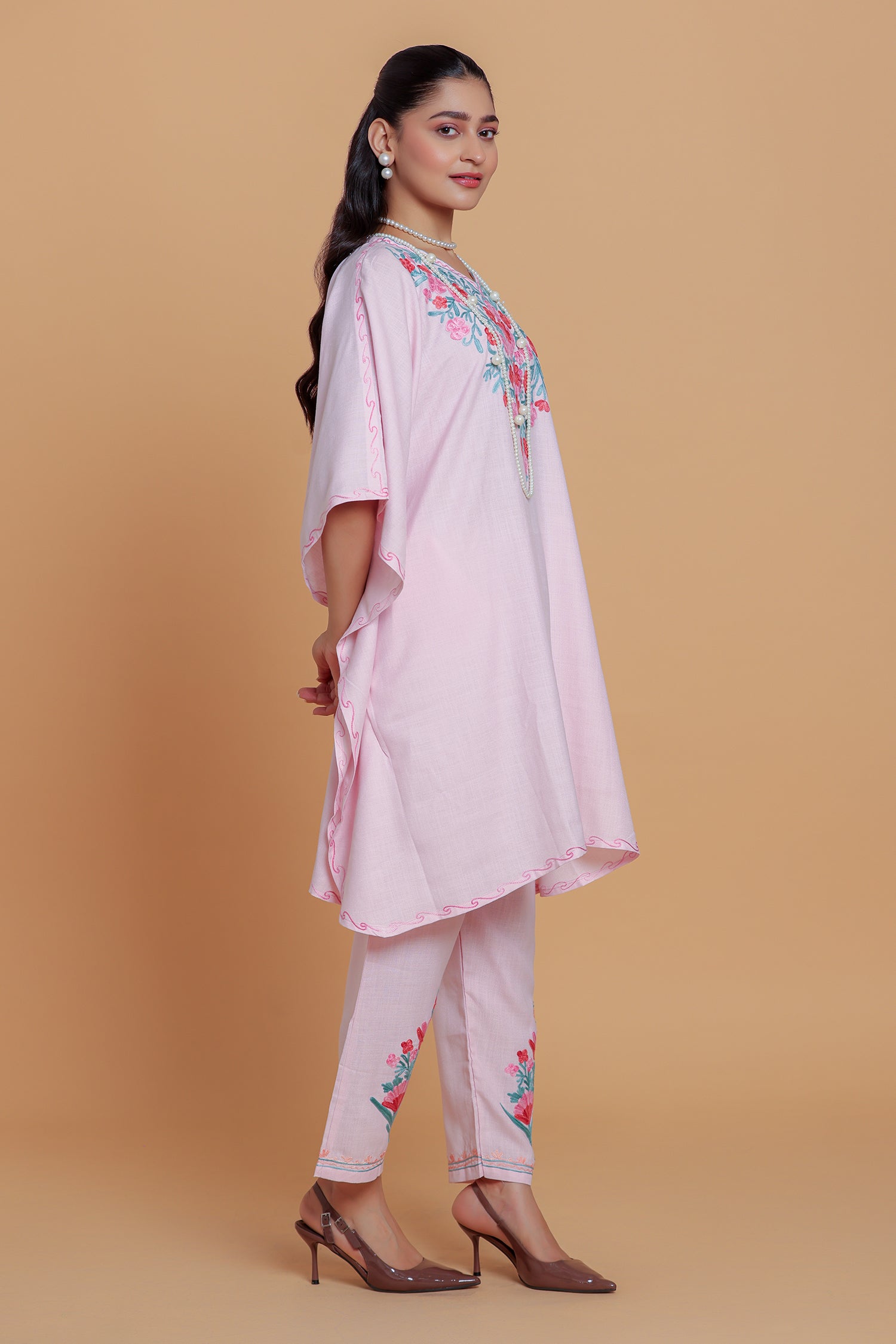 Arti chauhan In Cotton Kaftan Set in Kashmiri Aari - Pink