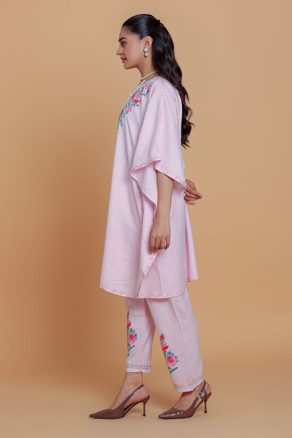 Arti chauhan In Cotton Kaftan Set in Kashmiri Aari - Pink