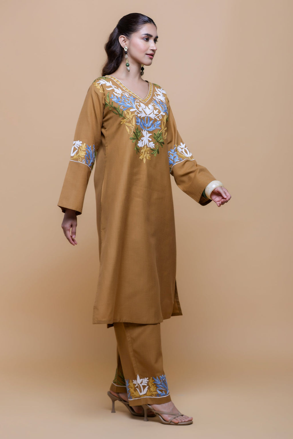Kajal In Cotton Kashmiri Aari  Kurta Set - Brown