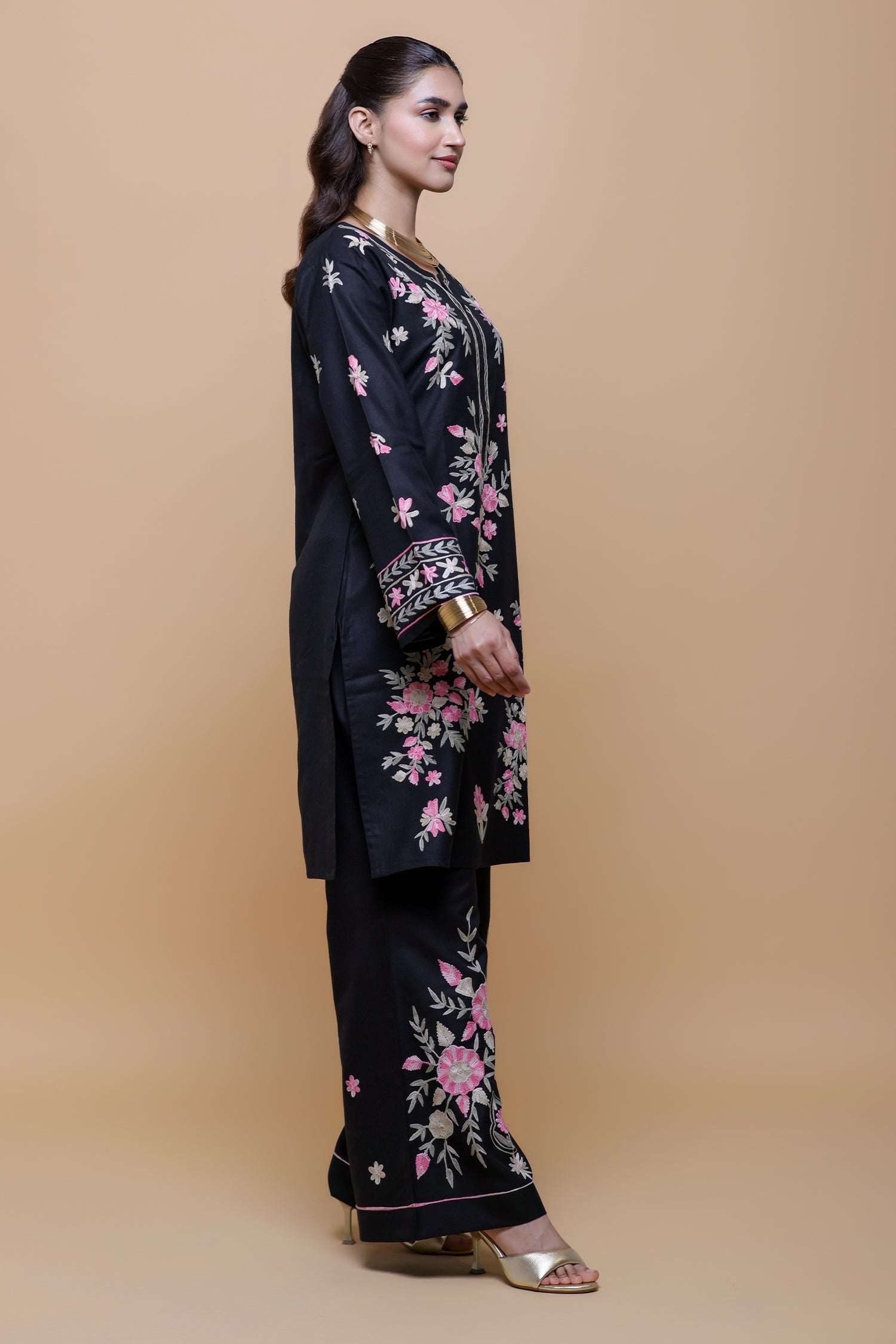 Cotton Kashmiri Aari Kurta Set With Bellbottom - Black