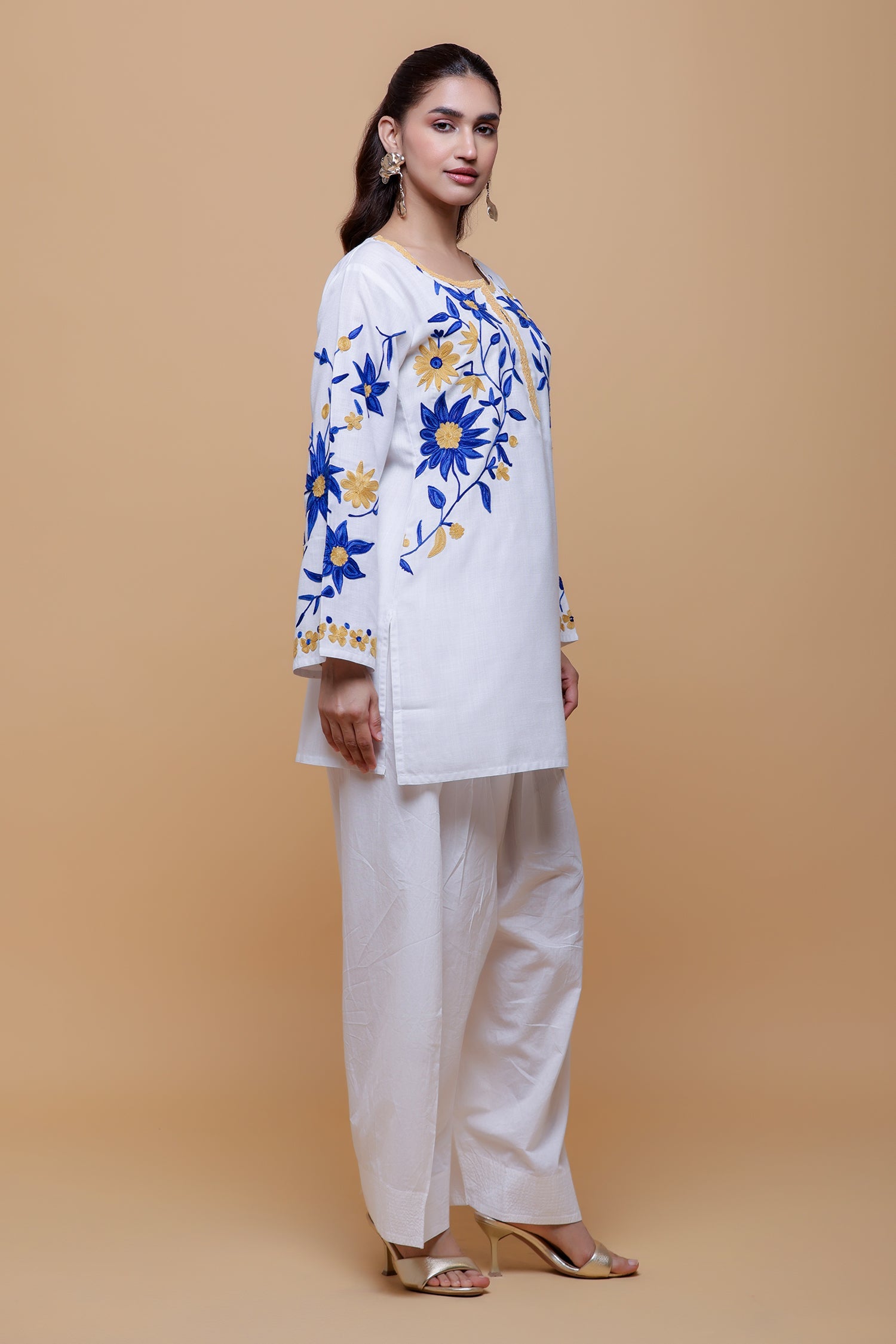 Vanshika In Cotton Kashmiri Aari Kurta - White