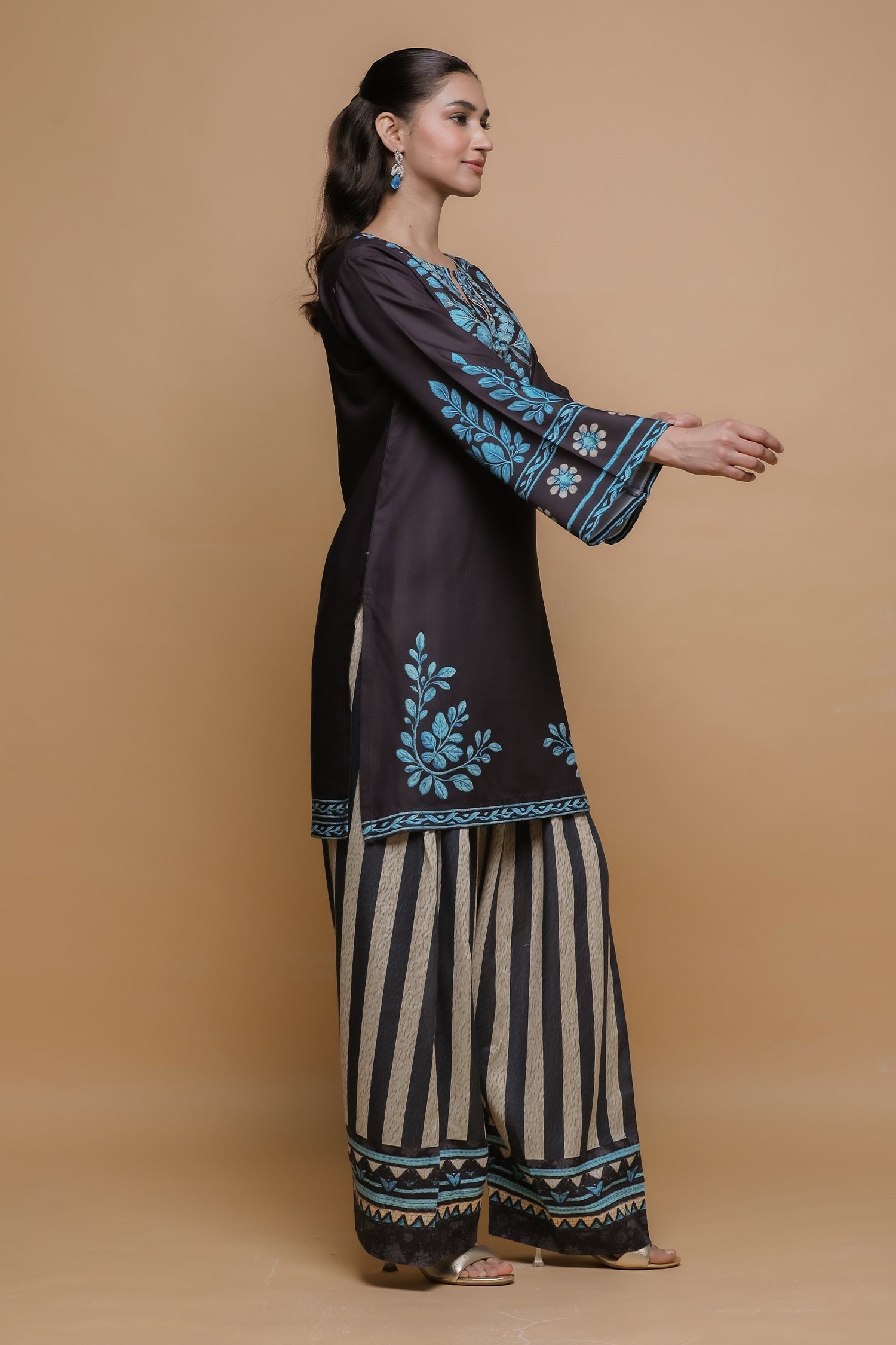 Fiza malik In Black & Teal Printed Lawn Cotton Co-ord Set with Farsi Pants