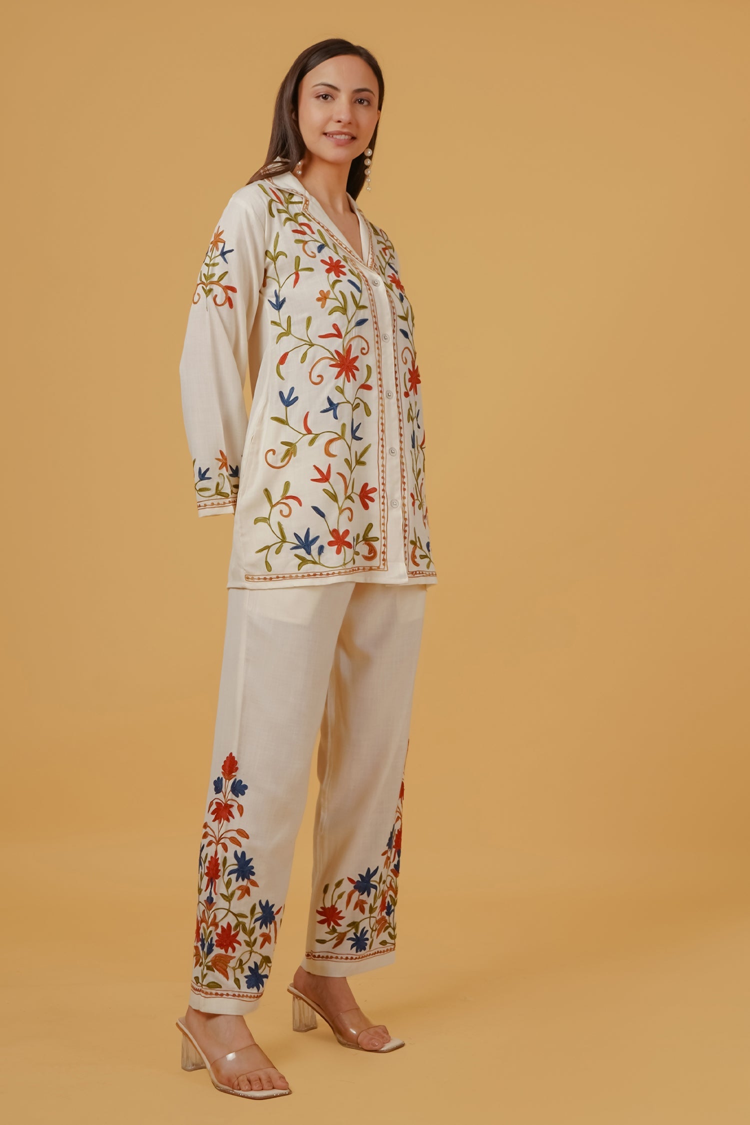 Ishita sandhu in Cotton Kashmiri Aari Embroidered Kurta Set - Ivory