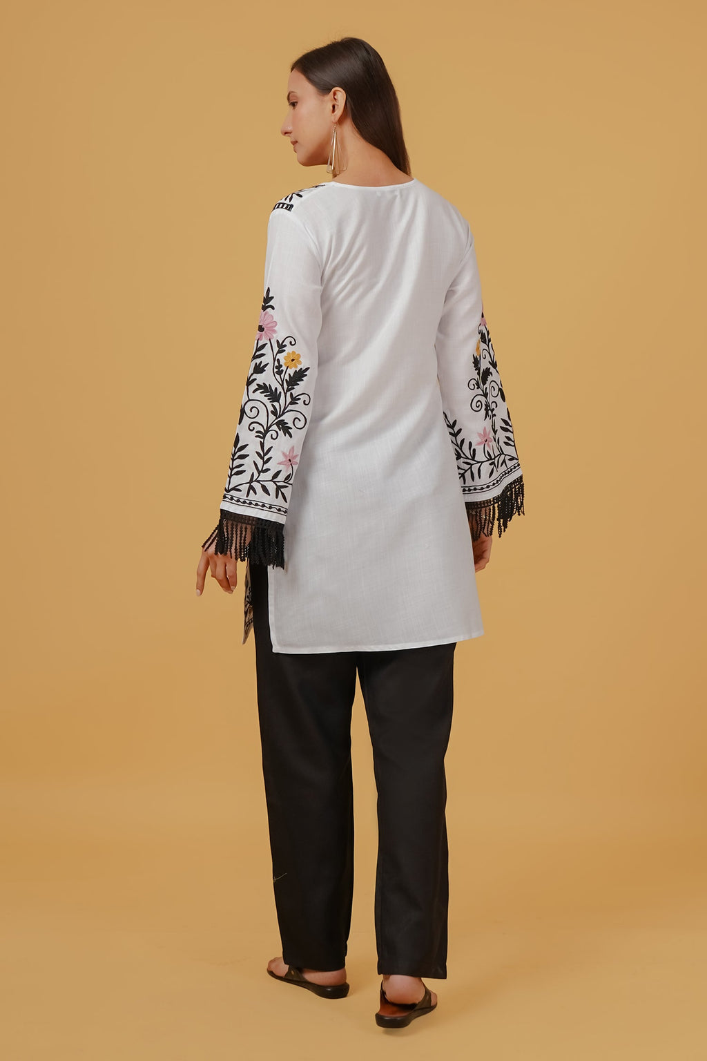 Evneet in Cotton Kashmiri Aari Embroidered Kurta- White With Black