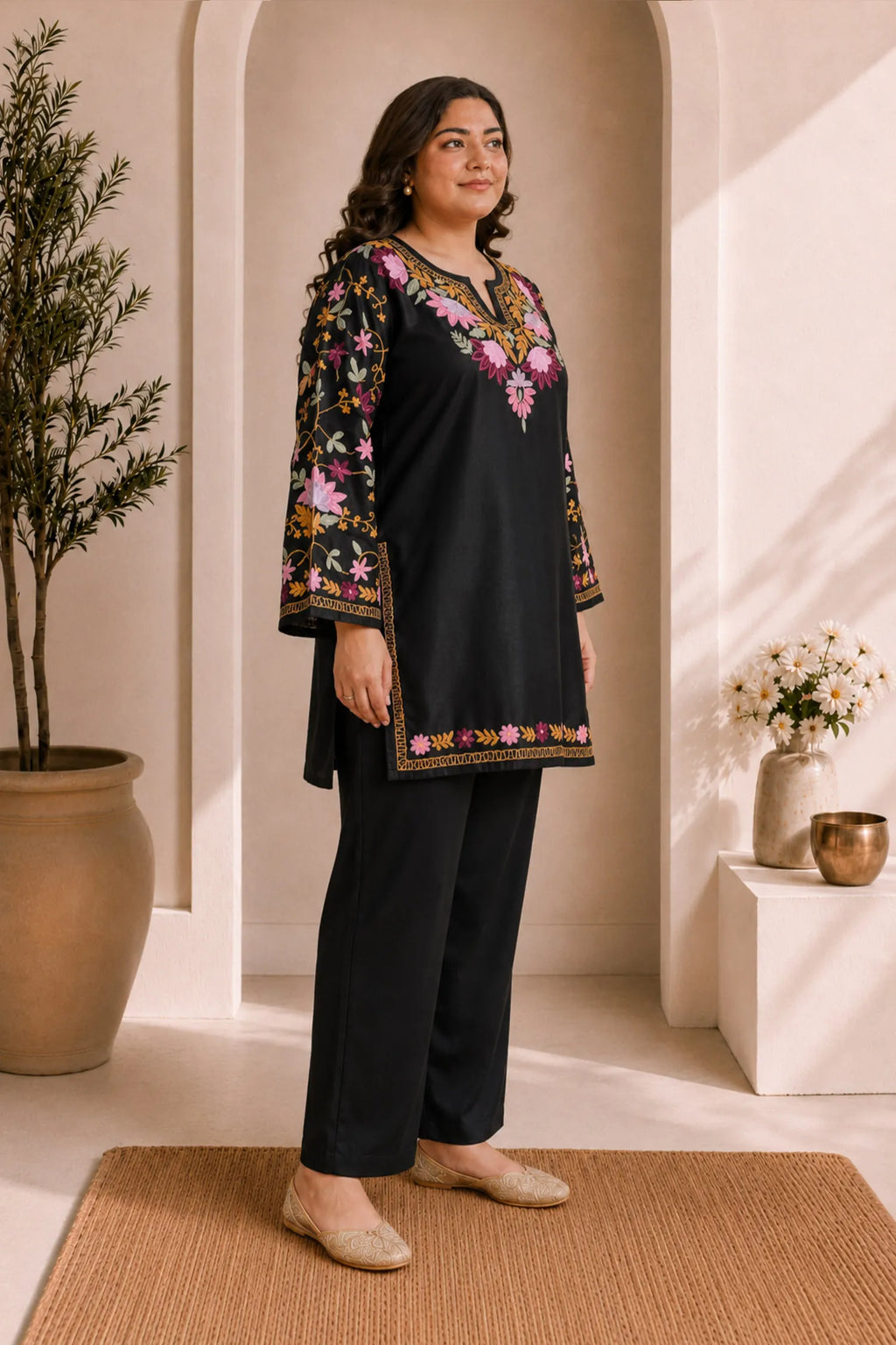 Plus Size - Falak Kashmiri Short Kurta - Black