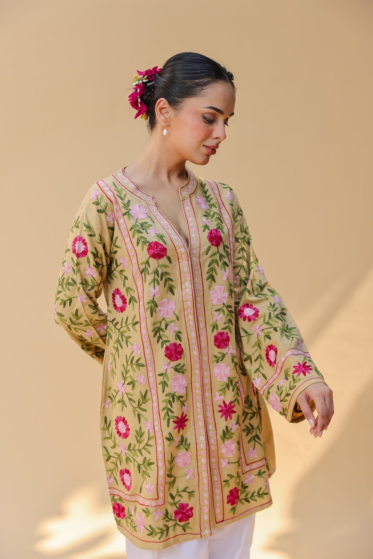 Bhavya in Cotton Kashmiri Aari Embroidered Jacket – Beige Floral