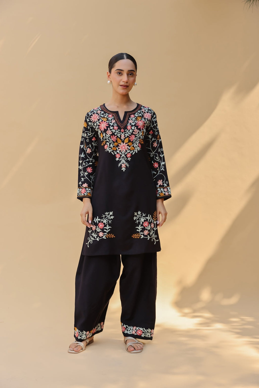 Ishita sandhu in Cotton Kashmiri Aari Embroidered Kurta Set – Black with Farsi Bottoms