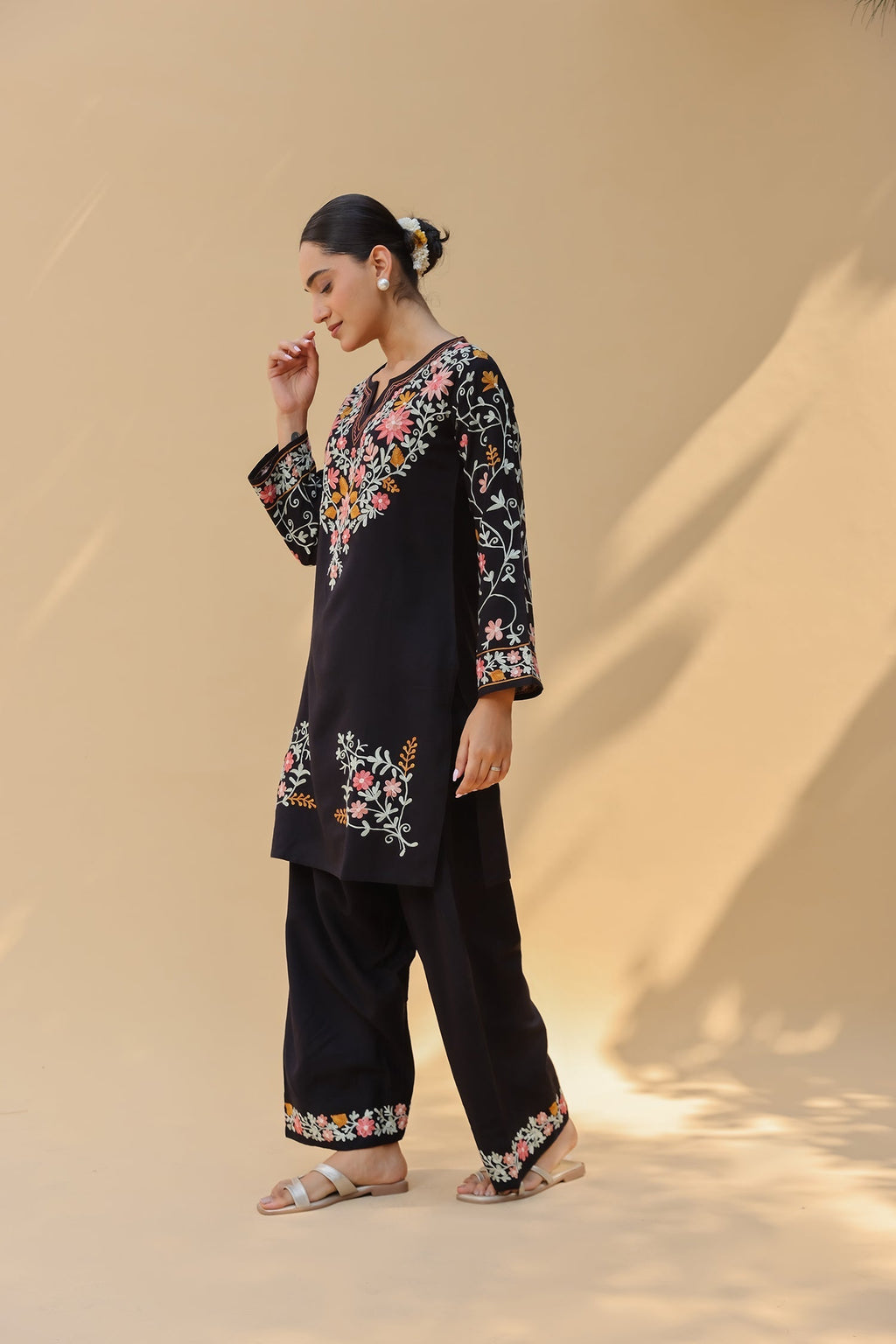 Ishita sandhu in Cotton Kashmiri Aari Embroidered Kurta Set – Black with Farsi Bottoms