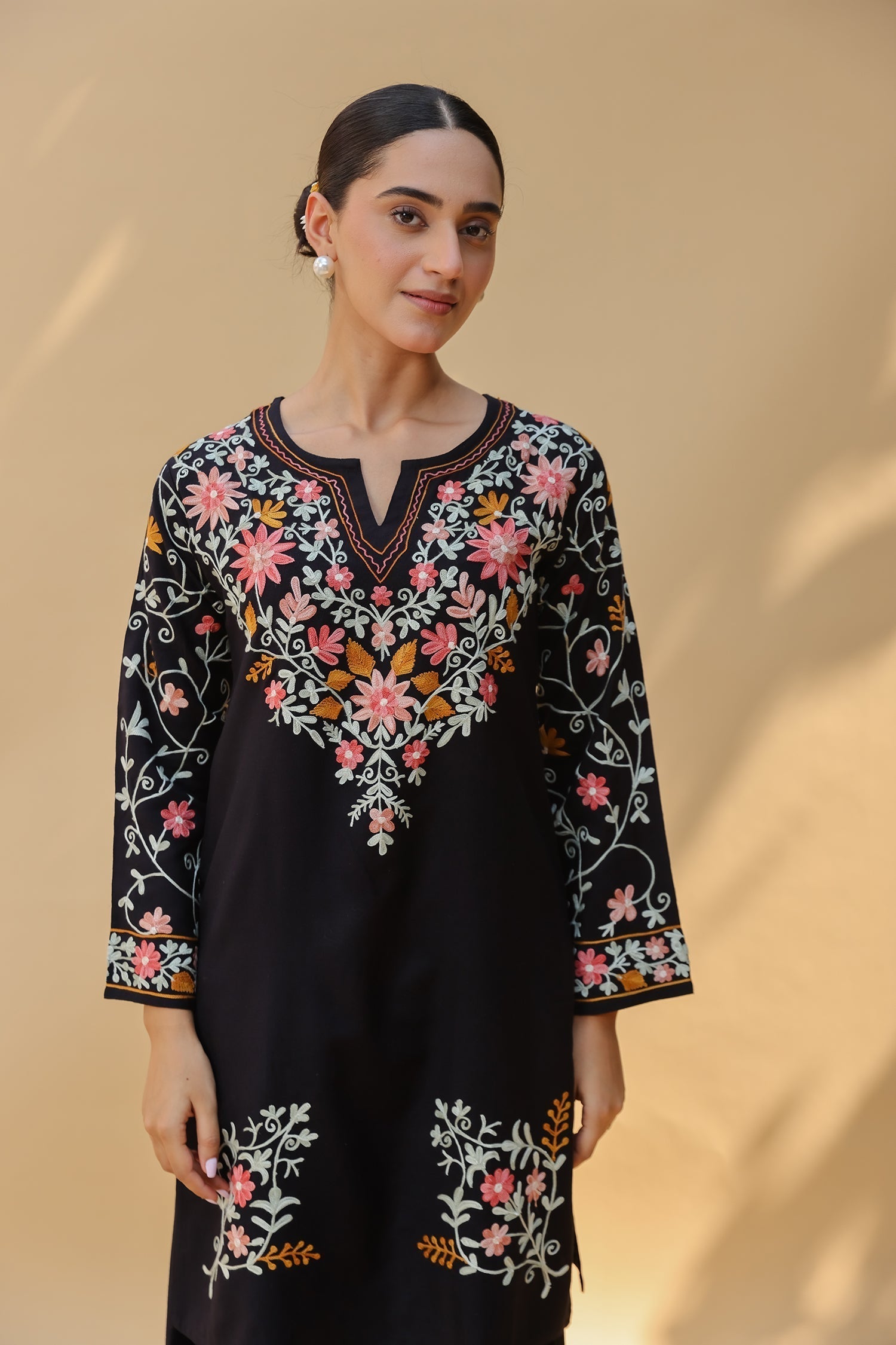 Ishita sandhu in Cotton Kashmiri Aari Embroidered Kurta Set – Black with Farsi Bottoms