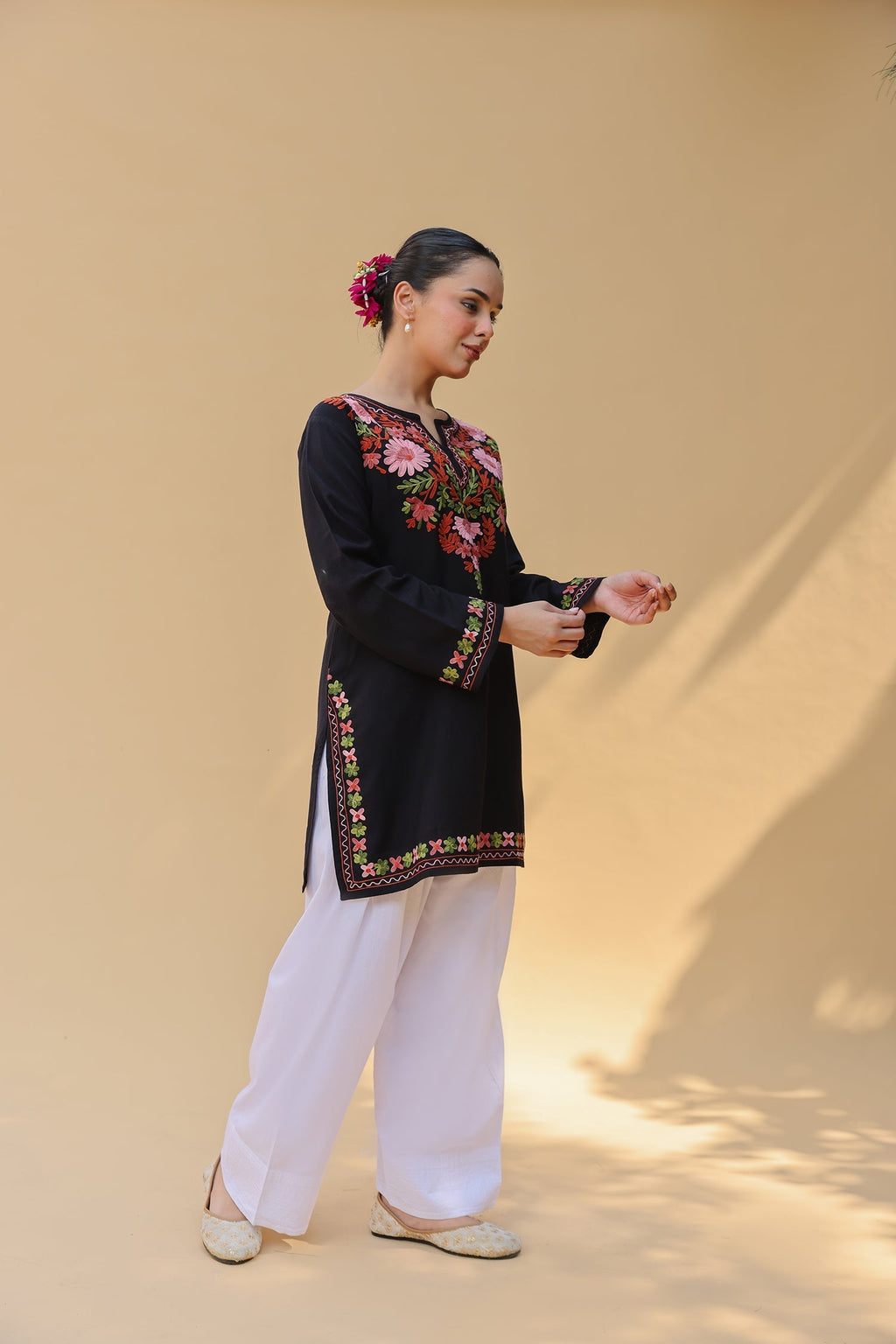 Plus Size - Cotton Kashmiri Aari Short Kurta – Black