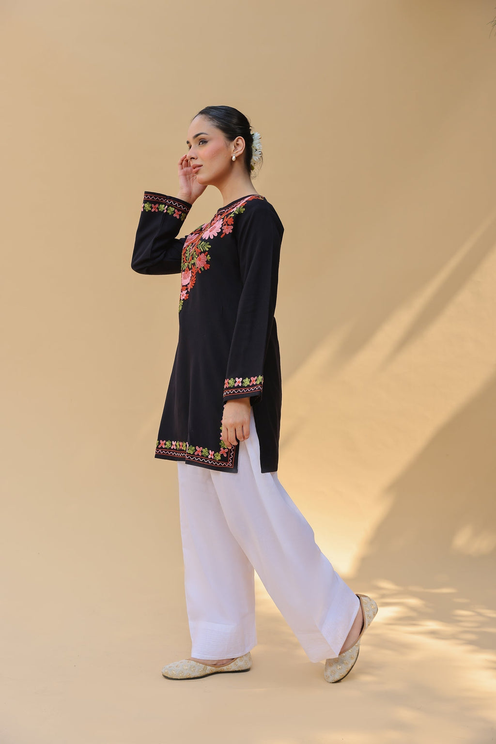 Plus Size - Cotton Kashmiri Aari Short Kurta – Black
