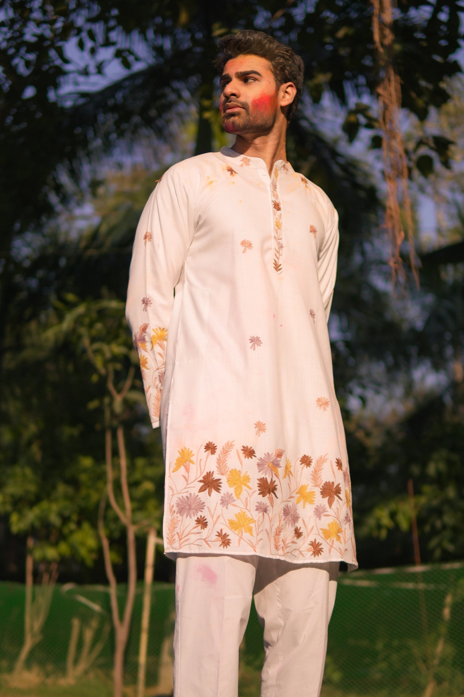 Cotton Men’s Kashmiri Aari Kurta – White Floral Embroidery
