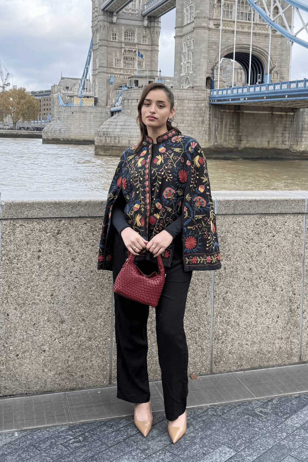 Woolen Kashmiri Aari Cape – Black Multi-Colour