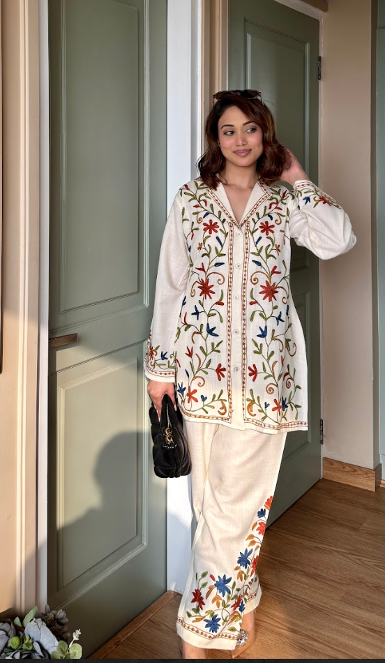 Ishita sandhu in Cotton Kashmiri Aari Embroidered Kurta Set - Ivory