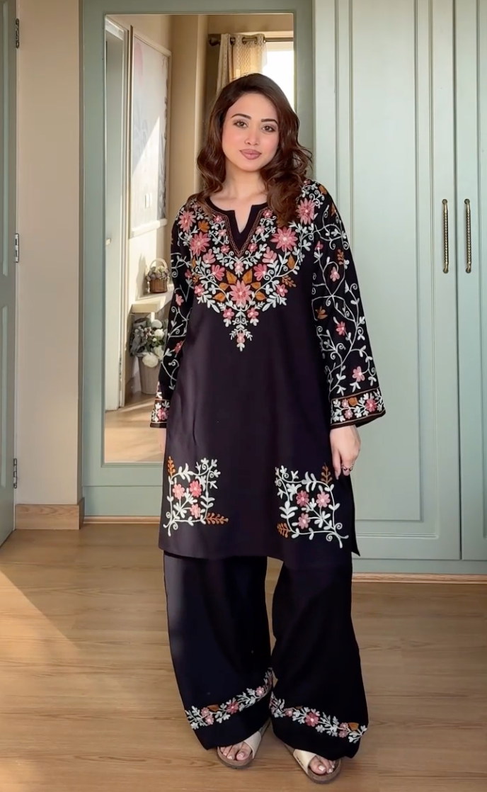 Ishita sandhu in Cotton Kashmiri Aari Embroidered Kurta Set – Black with Farsi Bottoms