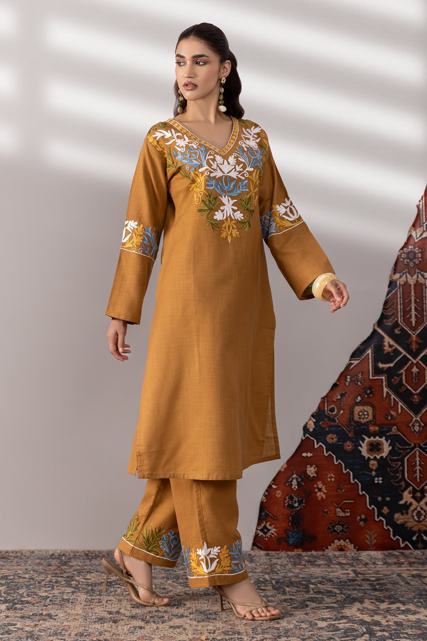 Kajal In Cotton Kashmiri Aari  Kurta Set - Brown